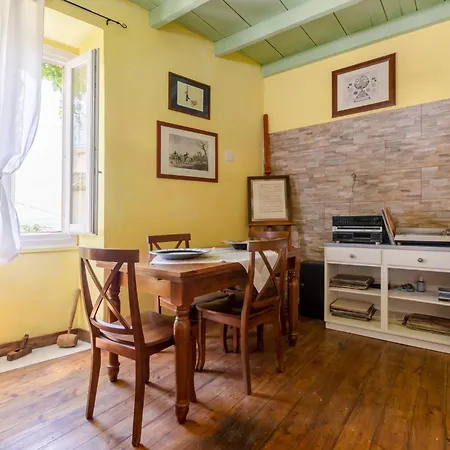Guesthost - La Meridiana Apartment Laconi