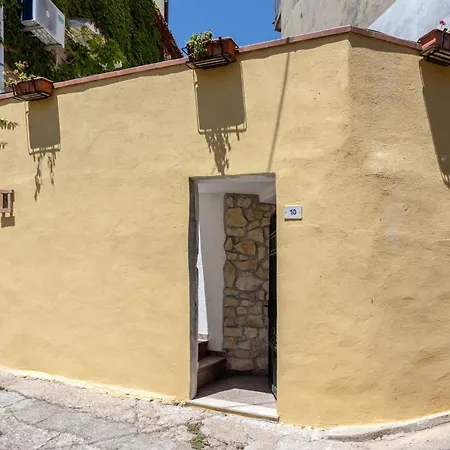 Guesthost - La Meridiana Làconi